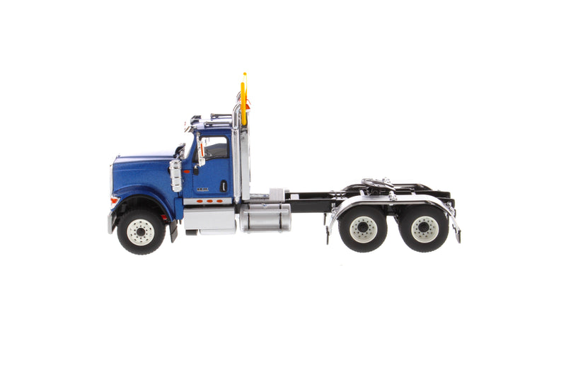 1:50 International HX520 Tandem Tractor - METALLIC BLUE, 71004